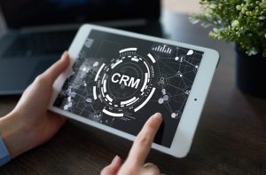 Memahami Perbedaan CRM dalam Sektor B2B dan B2C
