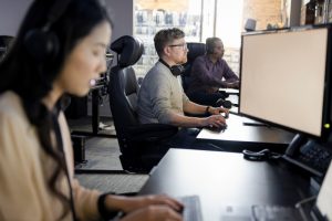 Perbedaan Inbound dan Outbound Call Center, Mana yang Tepat untuk Bisnis?