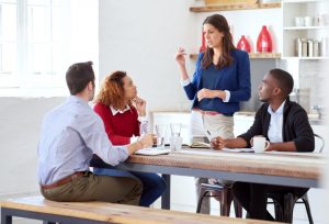 Optimalkan Hubungan Bisnis dengan Klien Lewat B2B CRM